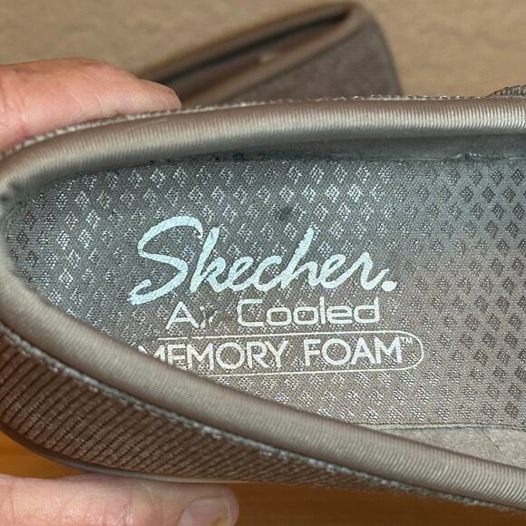 Skecher air cooled memory foam comfortable taupe wedge slip ons size 9 - Picture 3 of 6